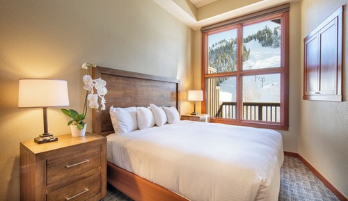 Premier Condo, 2 Bedrooms, Mountain View