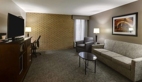 Suite, 1 King Bed with Sofa bed, Accessible (Sofa Sleeper, Tub, 2 Rooms)