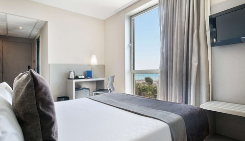 Business Double or Twin Room Facing the Sea