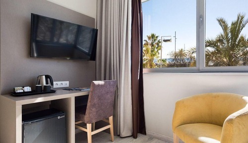 Business Double or Twin Room Facing the Sea