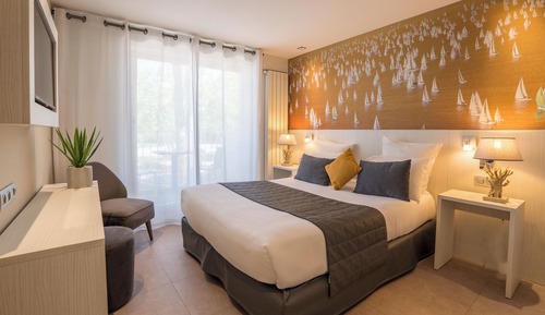 Junior Suite, 1 Queen Bed, Balcony