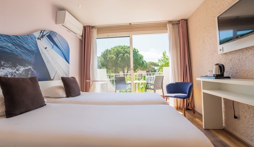 Twin Room (Tribord)