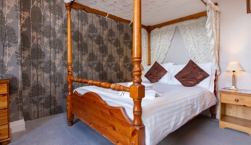 Superior Double Room, Ensuite (Standard Four Poster)