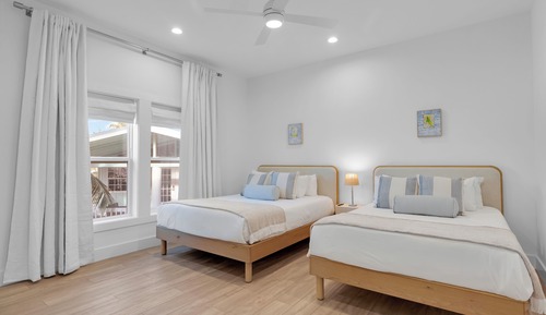 Hibiscus Waterfront 2-Bedroom, Two Bath Master Suite (Brand New)