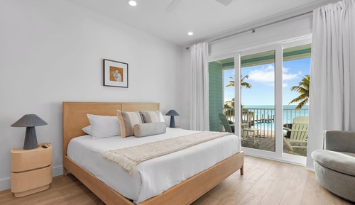 Accessible Premium Waterfront with King Bed Non-Smoking
