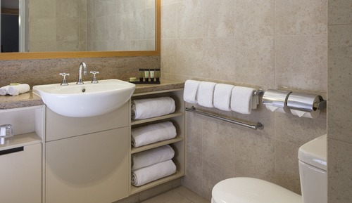 Premium Queen + Entry to Sea World