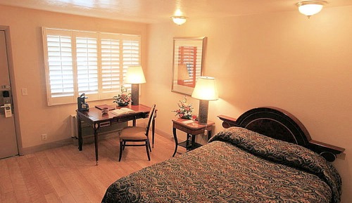 Standard Room, 1 Queen Bed, Non Smoking