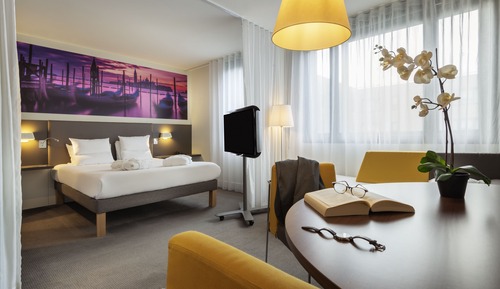 Executive Suite, 1 Queen Bed with Sofa bed
