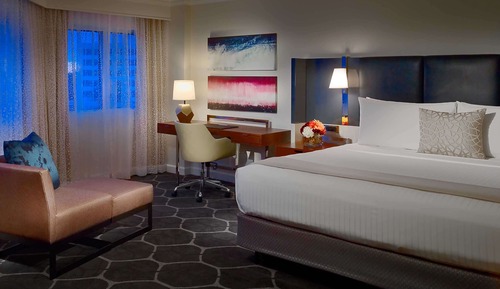 Room, 1 King Bed, Corner (Preferred High Floor)