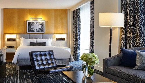 Junior Suite, 1 King Bed with Sofa bed