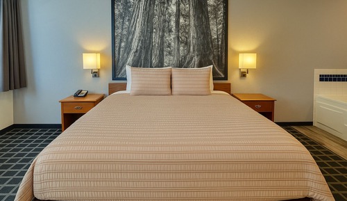 Premium Room, 1 King Bed, Smoking