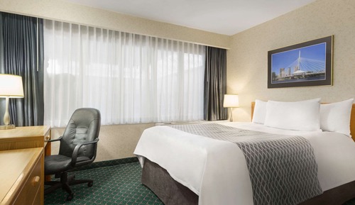 Standard Room, 1 Queen Bed, Non Smoking (Non-Poolside)