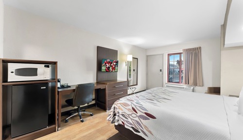 Superior Room, 1 King Bed, Non Smoking (First Floor)