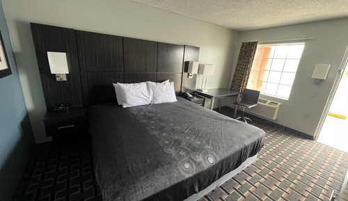 Standard Room, 1 King Bed, Accessible, Non Smoking