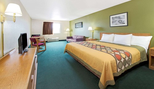 Suite, 1 King Bed, Non Smoking (Pet-Friendly)