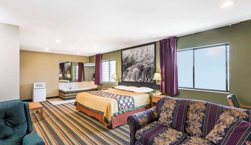 Suite, 1 King Bed, Non Smoking, Hot Tub