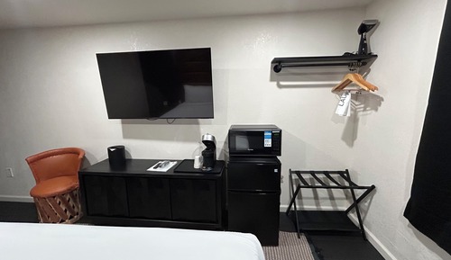 Deluxe Room, 1 King Bed (Deluxe King Room)