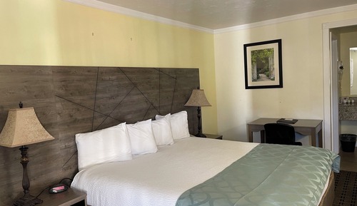 x-Accessible King Bed No Smoking No Pets