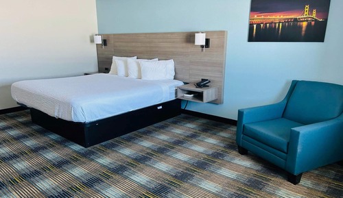 Suite, 1 King Bed, Non Smoking, Lake View