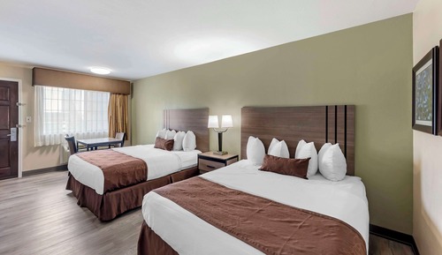 Standard Room, 2 Queen Beds, Accessible, Bathtub