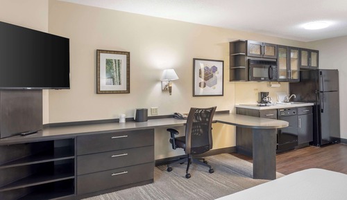 Standard Room, 1 Queen Bed, Accessible, Kitchen (Full Kitchen)