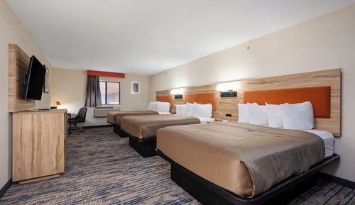 Family Room, 3 Queen Beds