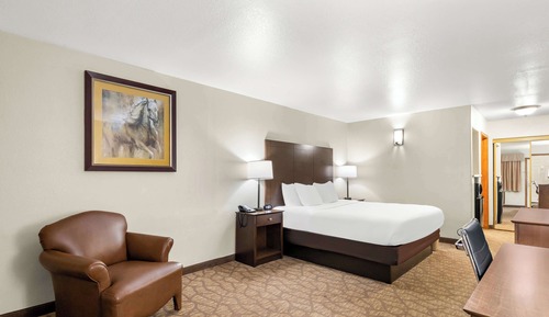 Standard Room, 1 King Bed, Non Smoking, Balcony