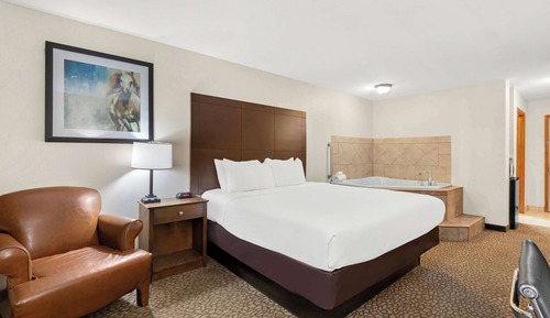 Standard Room, 1 King Bed, Non Smoking, Jetted Tub