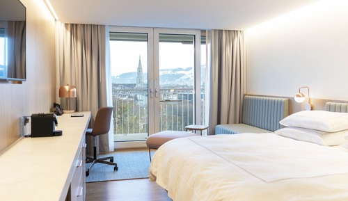 Swiss Advantage Room with 1 king size bed (180c m) and small balcony
