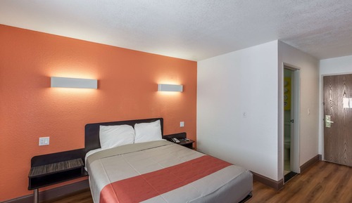 Standard Room, 1 King Bed, Non Smoking