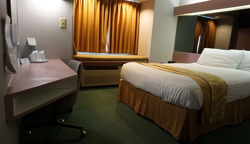 Basic Single Room, 1 Queen Bed, Smoking