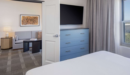 Suite, 1 Queen Bed, Bathtub (Mobility & Hearing, Bathtub)
