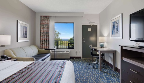 Standard Room, 1 Queen Bed, Accessible, Oceanfront (Walk-in Shower;with Sofabed)
