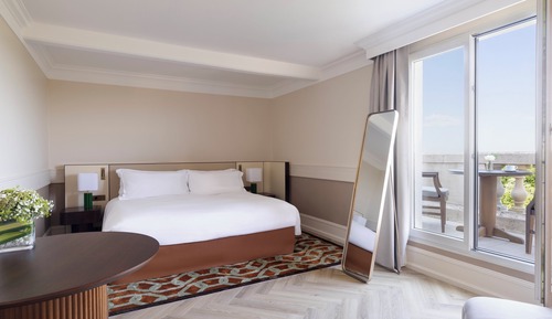 Classic Room, 1 Queen Bed (Furnished Balcony)