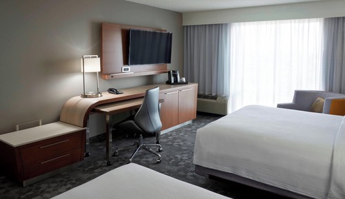 Room, 2 Queen Beds (Airport View)