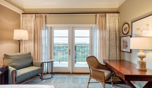 Suite, 1 King Bed, Balcony (Clubhouse)