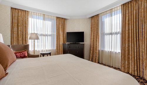 Suite, 1 King Bed (California)