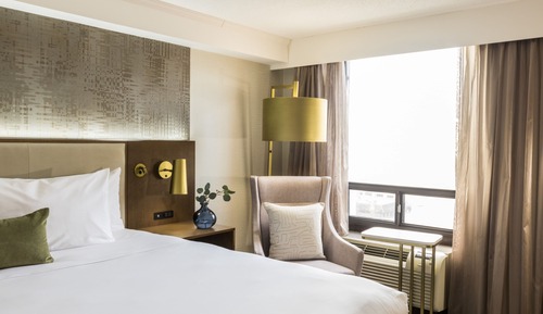 Standard Room, 1 Queen Bed, Roll-in Shower (Roll-In Shower)