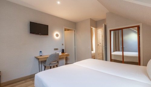 Triple Room, Courtyard View (No Sea View)