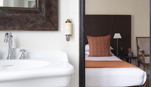 Twin Room - Complimentary soft minibar,courtesy tray, Chromecast and digital press