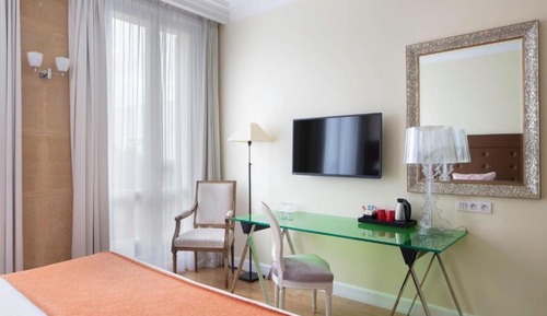 Superior Double Room - Complimentary soft minibar,courtesy tray, Chromecast and digital press