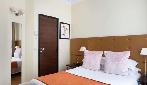 Single Room - Complimentary soft minibar,courtesy tray, Chromecast and digital press