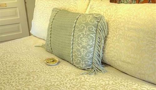 Deluxe Room, 1 Queen Bed, Jetted Tub