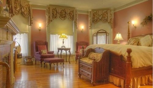 Deluxe Room, 1 King Bed, Fireplace