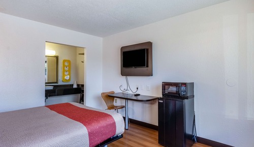 Standard Room, 1 Queen Bed, Accessible, Non Smoking