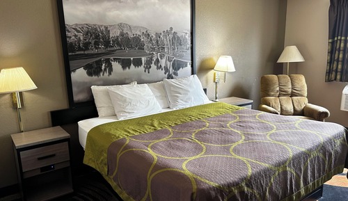 Standard Room, 1 King Bed