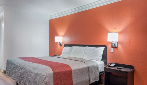 Deluxe Room, 1 King Bed, Accessible, Non Smoking