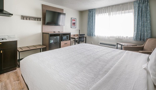 Deluxe Room, 1 King Bed, Kitchenette, Ground Floor