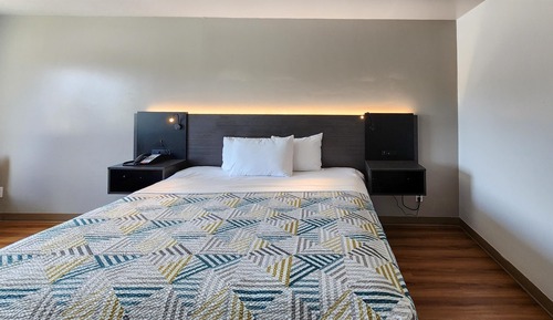 Standard Room, 1 King Bed, Non Smoking, Refrigerator
