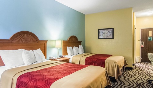 Standard Room, 2 Double Beds, Non Smoking (Pet Friendly)